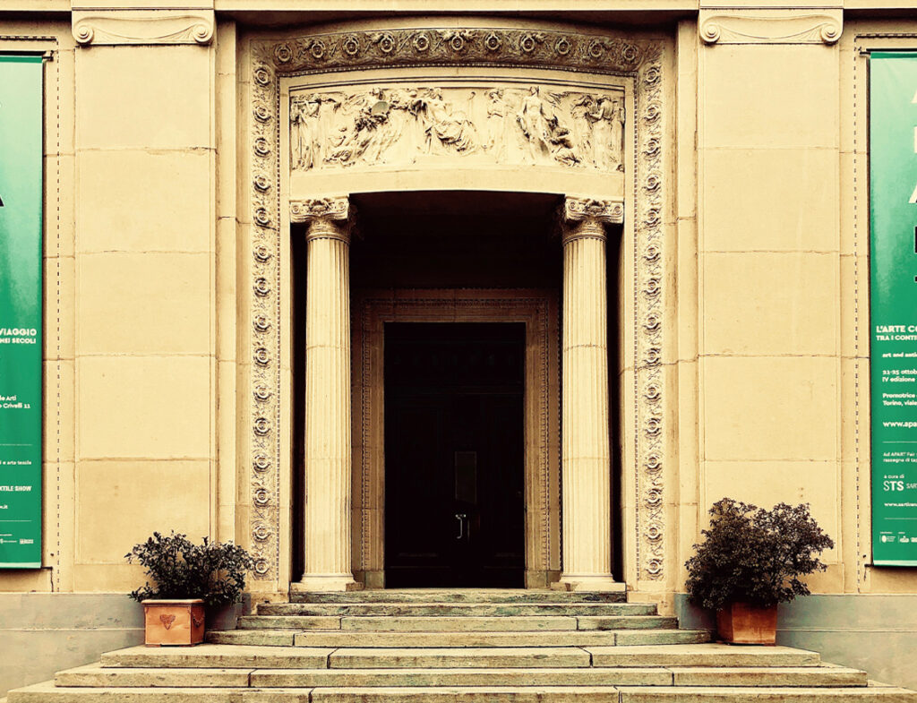 Torino, palazzina della Società Promotrice delle Belle Arti (1916): ingresso.