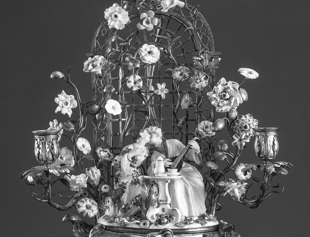Candeliere in porcellana di Meissen, modello di J.J. Kändler, circa 1740-45. Montatura francese in bronzo dorato coeva;