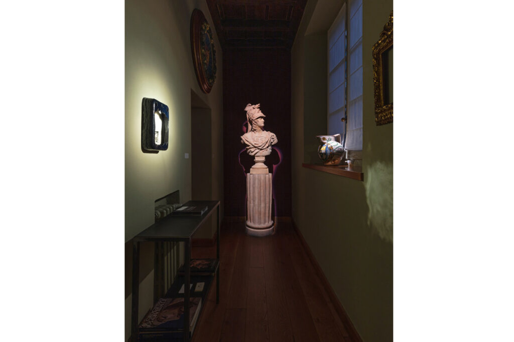 Fotografie dell’allestimento in Palazzo Cicogna a Milano.