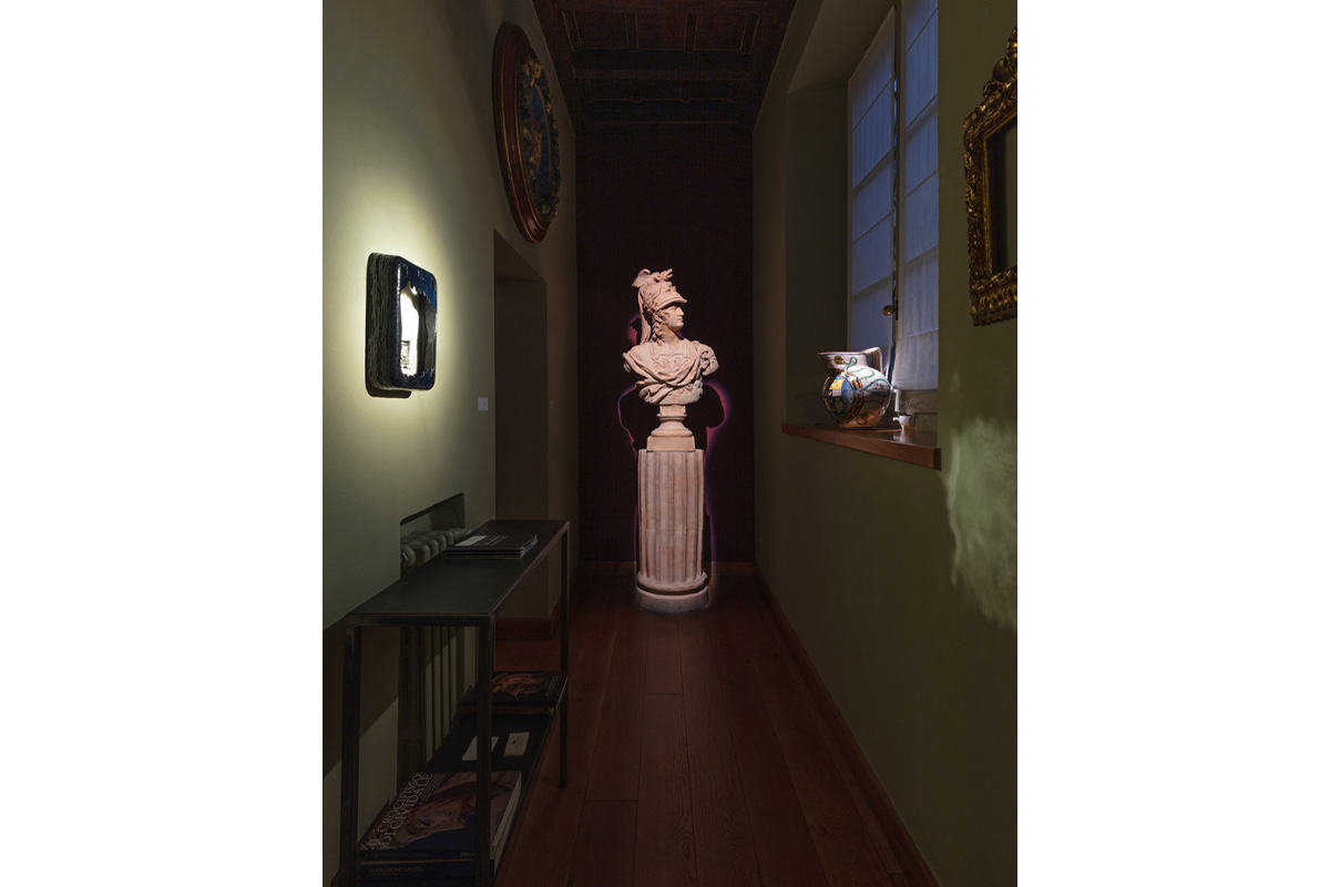 Fotografie dell’allestimento in Palazzo Cicogna a Milano.