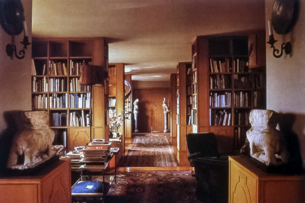 L'interno di Villa Zeri ai tempi dello studioso.