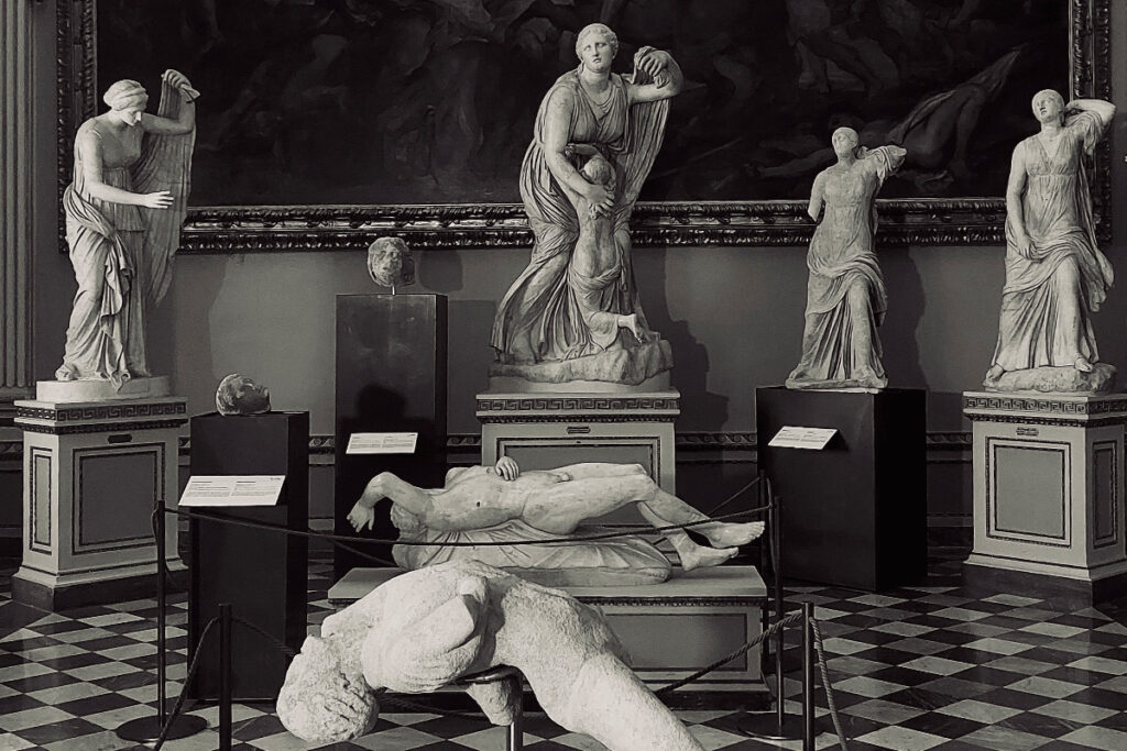 L’allestimento nella Sala della Niobe agli Uffizi.